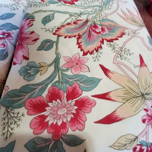 Pottery Barn Pillow Shams Euro Floral Set of 2 - Picture 8 of 8